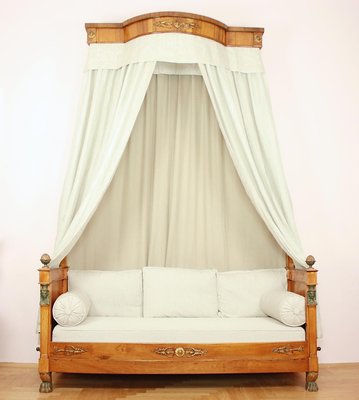 Daybed with curtains deals