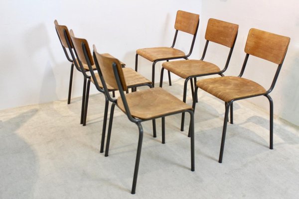 https://cdn20.pamono.com/p/g/7/2/729620_cw9qktpgvj/vintage-industrial-dutch-plywood-chair-3.jpg