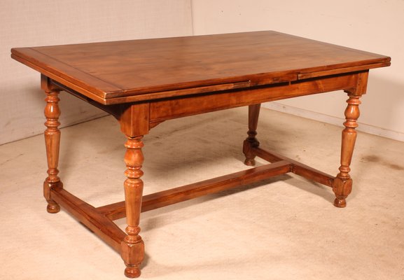 Featured image of post Small Extendable Coffee Table - Despite being labeled under categories like dinner, coffee, breakfast, work, etc., tables are pretty much a counter where you do varieties of work.