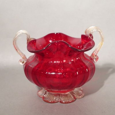 https://cdn20.pamono.com/p/g/7/3/730045_wy0ua55hbt/red-murano-glass-bowl-with-gold-1950s-1.jpg