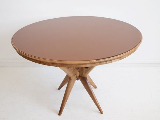 Runder italienischer Tisch aus Nussholz mit Glasplatte, 1950er Runder italienischer Tisch aus Nussholz mit Glasplatte, 1950er