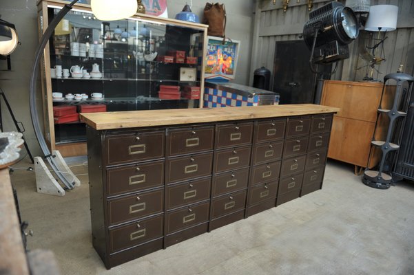 Longue Armoire Basse Avec Valves En Metal De Roneo 1950s En Vente Sur Pamono