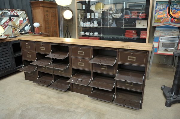 Longue Armoire Basse Avec Valves En Metal De Roneo 1950s En Vente Sur Pamono