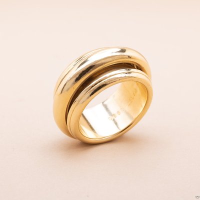 Gold Model Possession Ring from Piaget 2000s