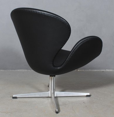 arne jacobsen swan chair