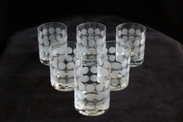 https://cdn20.pamono.com/p/g/7/5/754282_rwp7b8eban/vintage-glass-drinking-set-with-polka-dots-from-ingrid-glas-glashuette-kurt-wokan-1970s-set-of-6-1.jpg