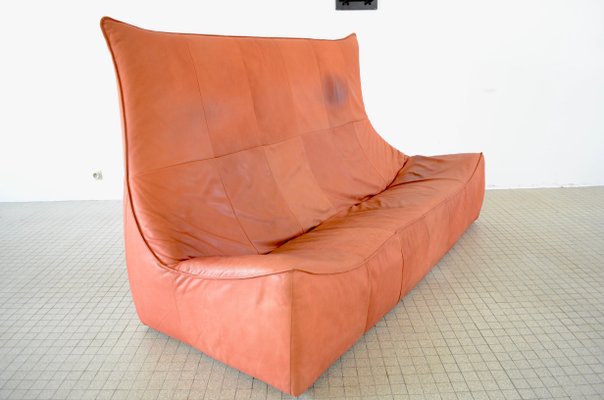 I recently bought sofa and love seat from art van with their gold warranty but soon sofa part is broken so i called them to get it repaired. pamono