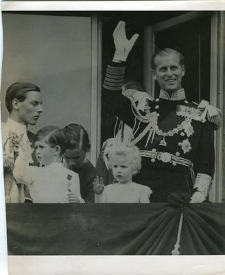 Collection Of Vintage Photos Of Queen Elizabeth And The Royal Family 1952 1970 1952 1970 For Sale At Pamono