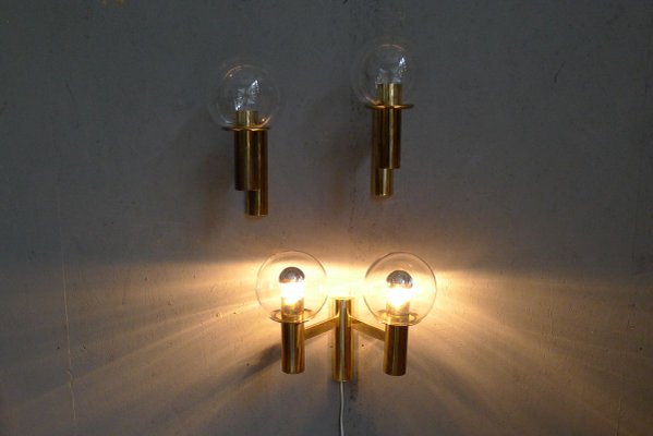 Minimalist Brass Wall Lights With, Can Ott Light Bulbs Be Used In Regular Lamps