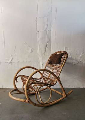 Vintage rattan rocking chair top