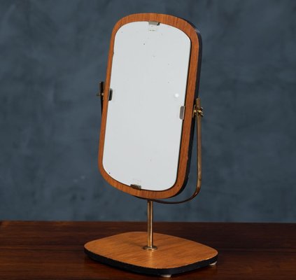 Mid Century Teak Vanity Mirror On Stand 1960s For Sale At Pamono When you are looking for the best vintage make up mirror with rose gold finish and round shape, this one is antique style will be a perfect addition for your vanity to bring the old fashioned look with beauty.
