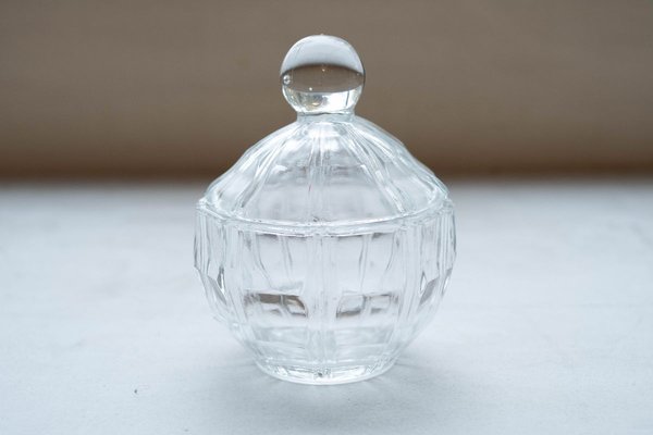 https://cdn20.pamono.com/p/g/7/7/777797_36wafj1i0i/mid-century-small-glass-candy-jar-1.jpg