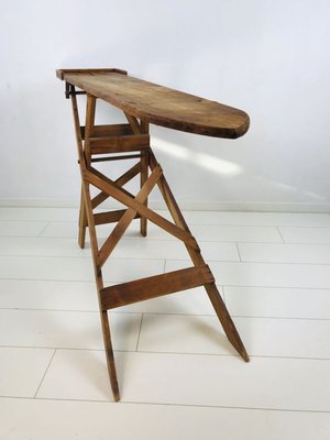 Tabla de planchar plegable rústica antigua de madera maciza, década de 1900