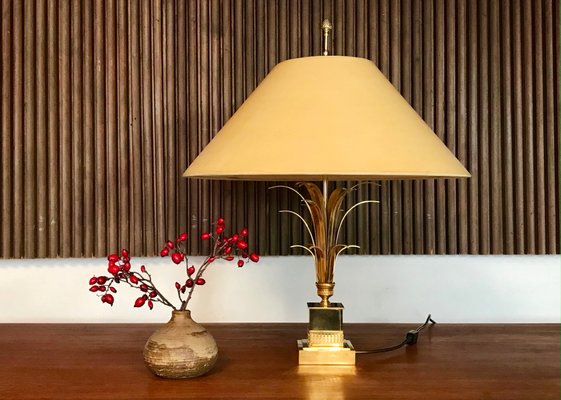 Wood store pineapple lamp