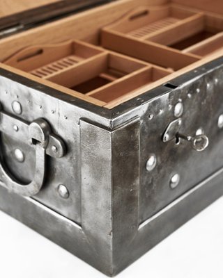 Caisse A Cigare Antique Cigare En Fer Forge Italie En Vente Sur Pamono