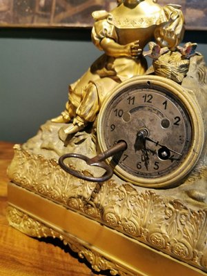Orologio da camino in stile Luigi XVI in bronzo dorato, Francia in vendita  su Pamono