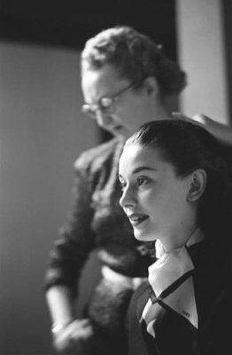 Audrey Hepburn Roman Holiday Archival Pigment Print Framed In White By Phillip Harrington Bei Pamono Kaufen