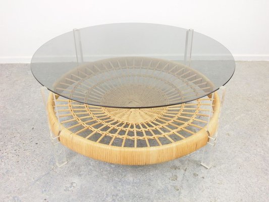 Vintage Round Coffee Table With Smoked Glass And Lucite Stands And A Rattan Magazine Slate Bei Pamono Kaufen