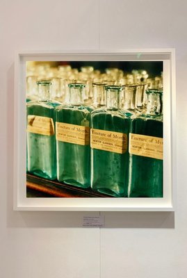 Teinture De Myrrhe Stockton On Tees Photographie Couleur Interieur Vintage 2009 En Vente Sur Pamono