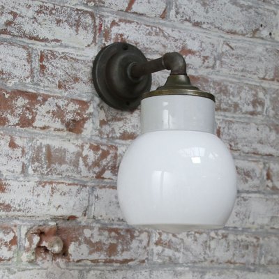 Paire D’Appliques Murales Vintage – Bois Et Verre Opaline Blanche – Déco Intérieur
