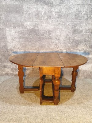 17th Century Oak Drop Leaf Table for sale at Pamono