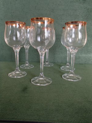 https://cdn20.pamono.com/p/g/8/3/832784_44gahtjmqw/crystal-wine-glasses-with-gold-rim-1960s-set-of-6-2.jpg