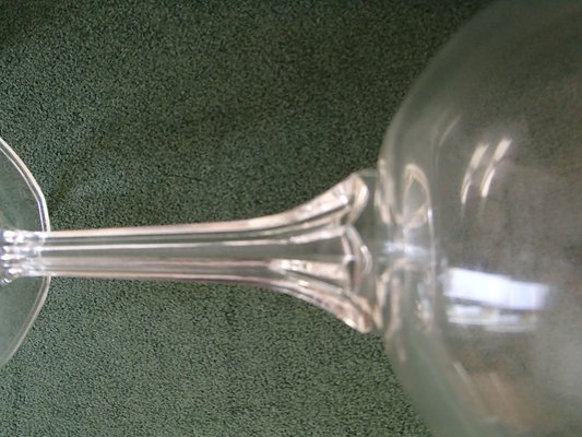 https://cdn20.pamono.com/p/g/8/3/832784_t5pwu9gmyv/crystal-wine-glasses-with-gold-rim-1960s-set-of-6-5.jpg