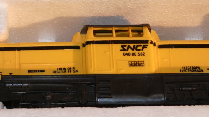 Diesel Locomotive SNCF 040.DE.532 SNCF with Transport Cars