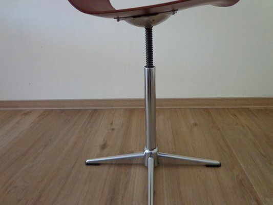 Chaise De Bar Enfant - Dans un studio, une cuisine ou une salle à manger, les chaises de bar et leur table haute offrent un espace convivial et pratique.
