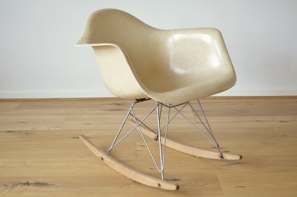 Sedia a dondolo RAR di Charles Ray Eames per Herman Miller anni 60