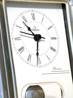 Orologio da tavolo argentato di Pierre Cardin, anni '90 in vendita su Pamono