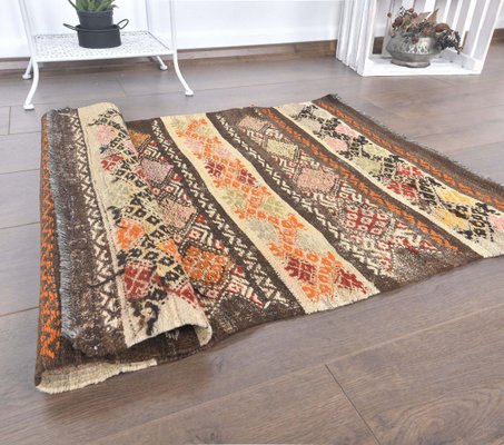 https://cdn20.pamono.com/p/g/8/5/855106_91j16ogsed/3x4-vintage-turkish-oushak-handmade-wool-kilim-area-rug-7.jpg