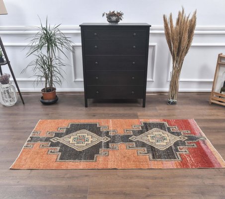 Turkischer Vintage Teppich Fur Den Eingangsbereich Bei Pamono Kaufen