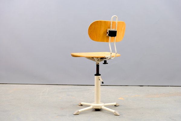 Minimal office chair shop