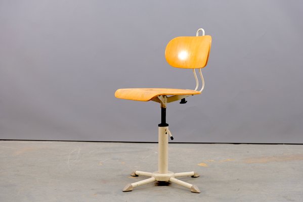 Vintage Minimalist Office Chair With, Minimalist Office Desk And Chair