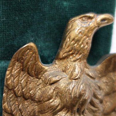Espejo de mayordomo convexo antiguo con águila en venta en Pamono