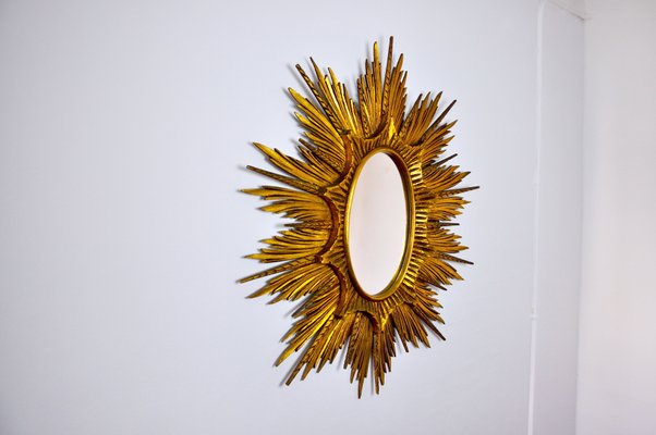 Specchio grande a forma di sole in legno dorato, anni '20 in vendita su  Pamono