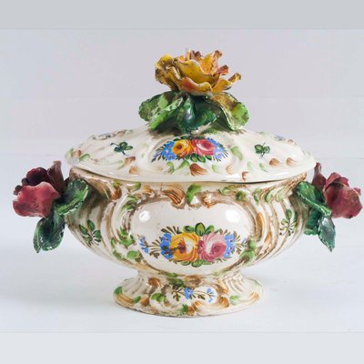 Soupière / Centre de Table en Céramique Multicolore avec Décorations  Florales Peintes à la Main de BottegaNove, 1940s