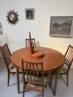 Round Dining Table From Mcintosh 1970s, Round Dining Room Table With 6 Chairs