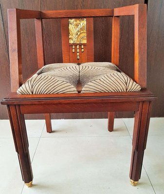 Art store desk chair