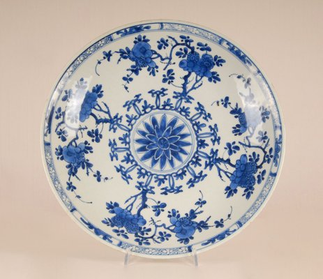 Plato Kangxi chino antiguo de porcelana azul y blanco, década de 1600