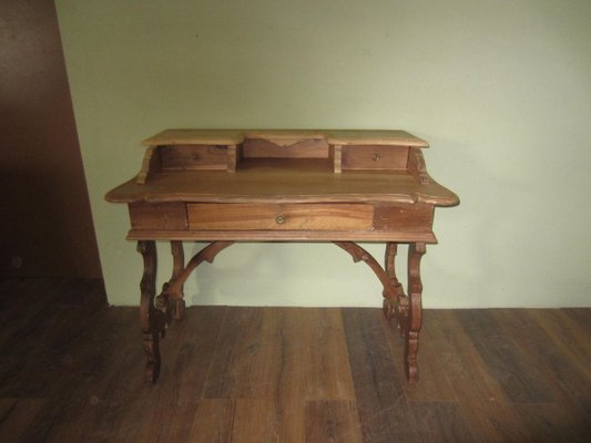 Floor store writing desk