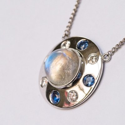 18 Karat White Gold Necklace 