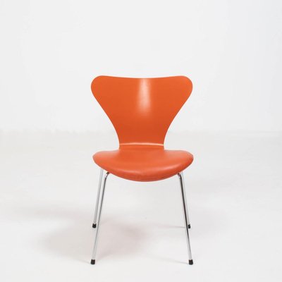 Orange Leather Series 7 by Arne Jacobsen Fritz Hansen, Set of 8 for sale at Pamono