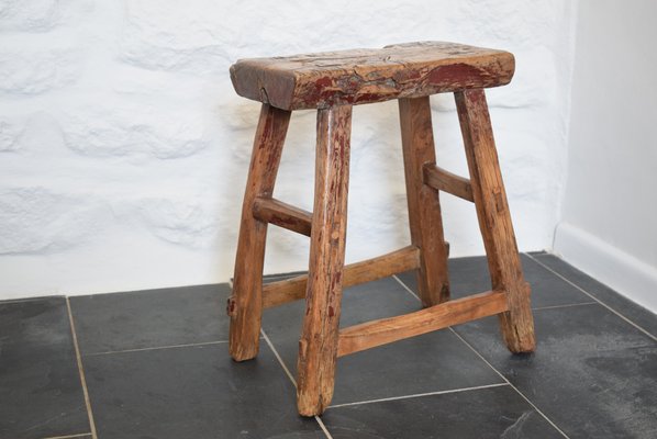 Sgabello rustico in olmo con seduta in radica di legno, inizio XIX secolo  in vendita su Pamono