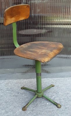 Chaise d'atelier en hêtre verni