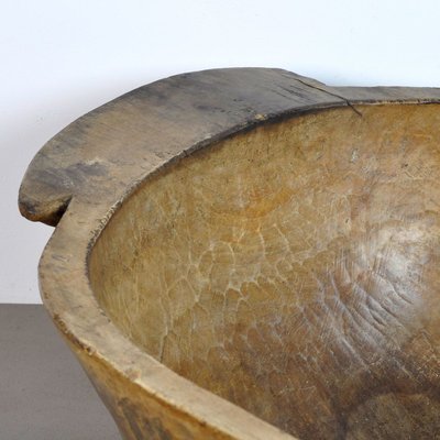 Große Handgefertigte Ungarische Teigschüssel aus Holz, Frühe 1900er bei Pamono kaufen