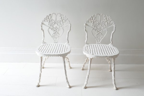 Mid Century English Victorian Style Cast Iron Garden Table And Chairs Set Of 3 For Sale At Pamono