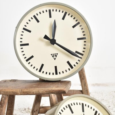 Round Vintage Czech Clock from Pragotron for sale at Pamono