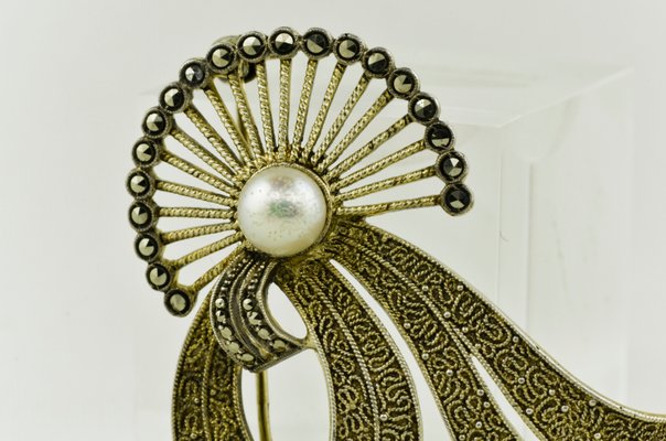 Giant brooch 2024
